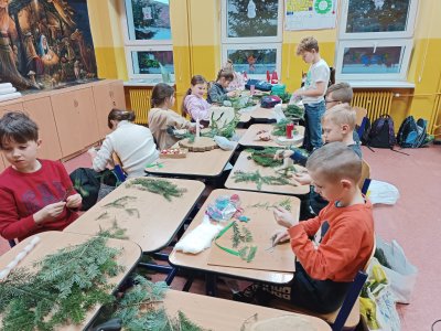 zdjęcie do
														 artykułu: Przedświąteczne przygotowania w klasie 3