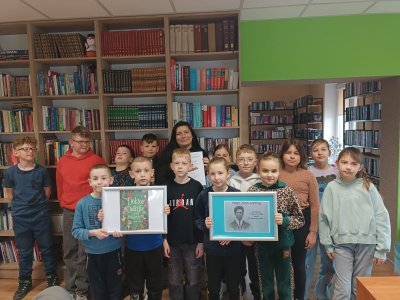 zdjęcie do
														 artykułu: Lekcja biblioteczna klasy 3