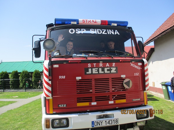 Strażacy Ochotniczej Straży Pożarnej z Sidziny w przedszkolu.