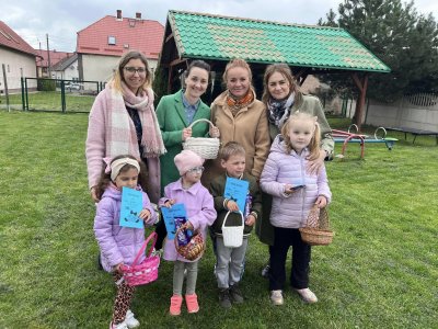 zdjęcie do
														 artykułu: Zbieranie jajeczek w ogrodzie przedszkolnym 